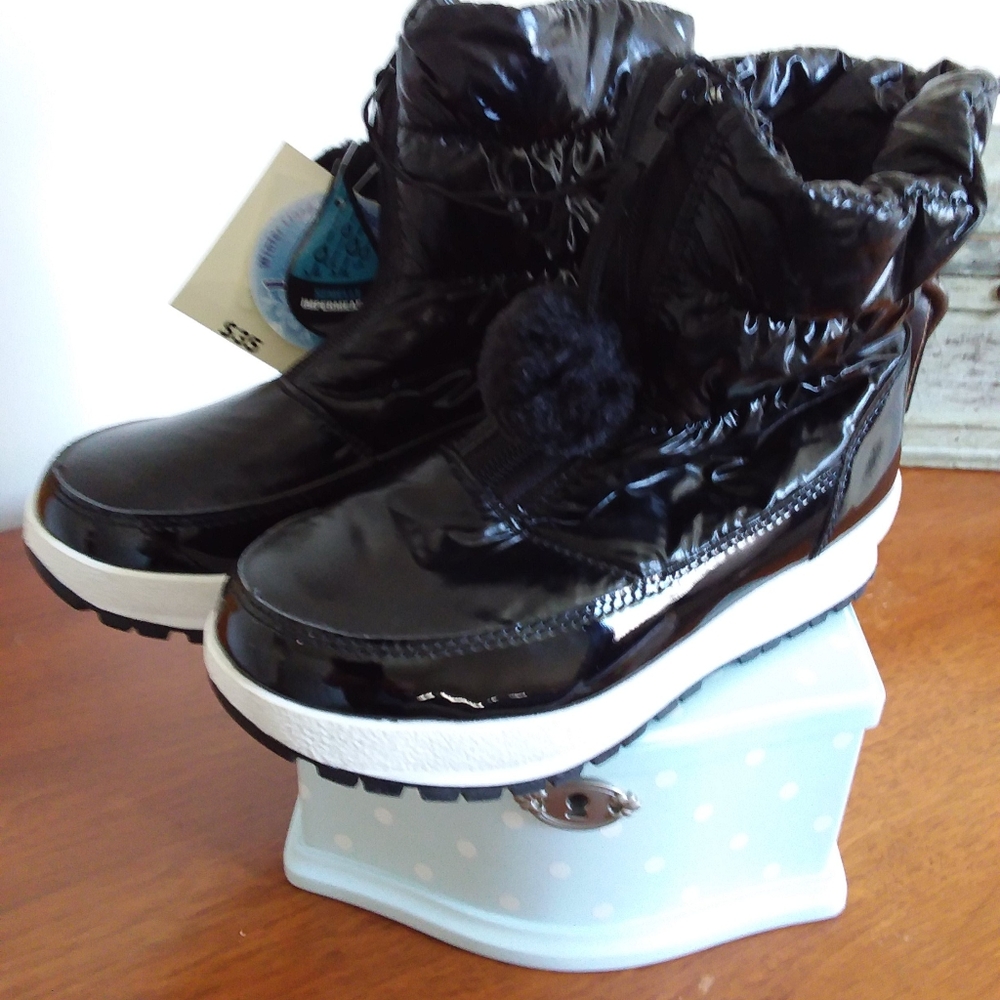 NWT Girls Sneaker Pompom Boots